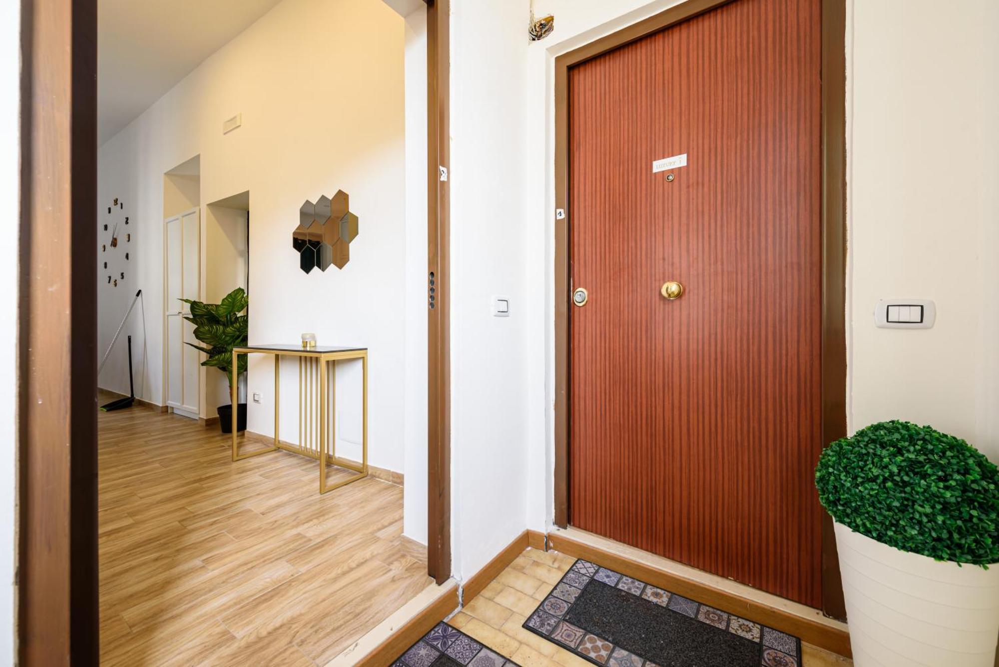 Luxury Apartment In Central City เนเปิลส์ ภายนอก รูปภาพ