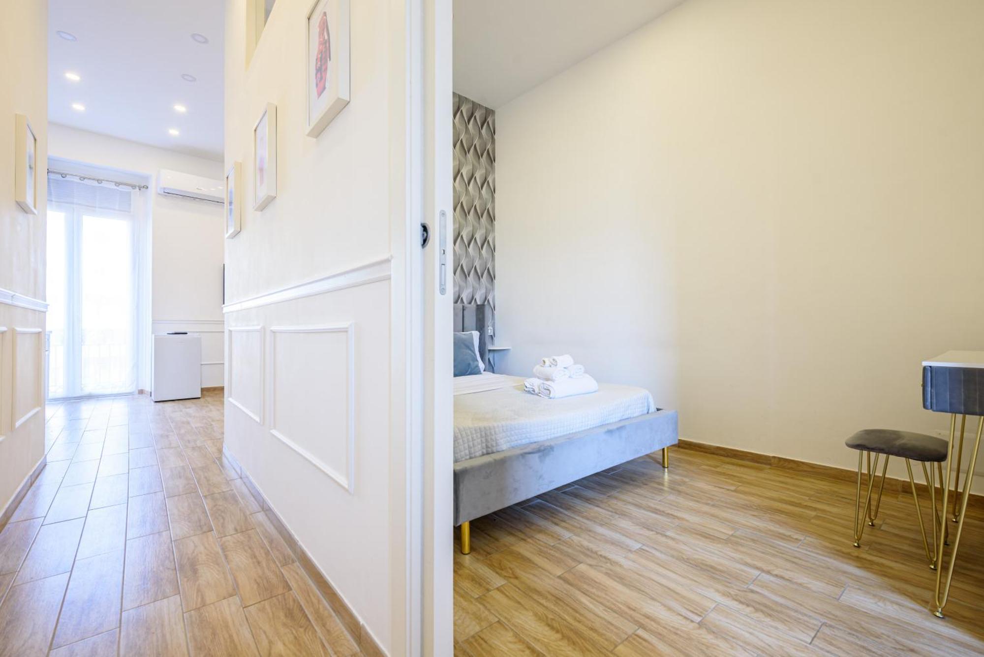 Luxury Apartment In Central City เนเปิลส์ ภายนอก รูปภาพ