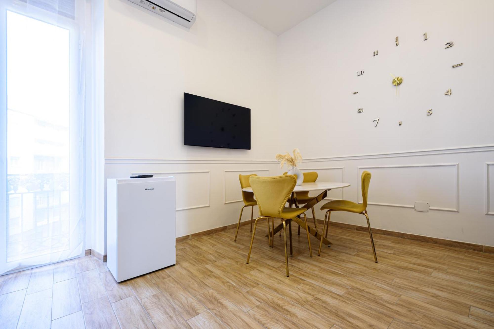 Luxury Apartment In Central City เนเปิลส์ ภายนอก รูปภาพ