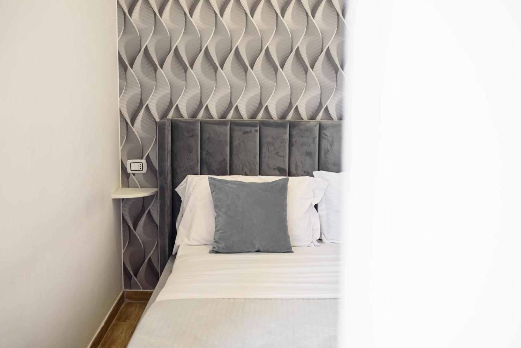 Luxury Apartment In Central City เนเปิลส์ ภายนอก รูปภาพ