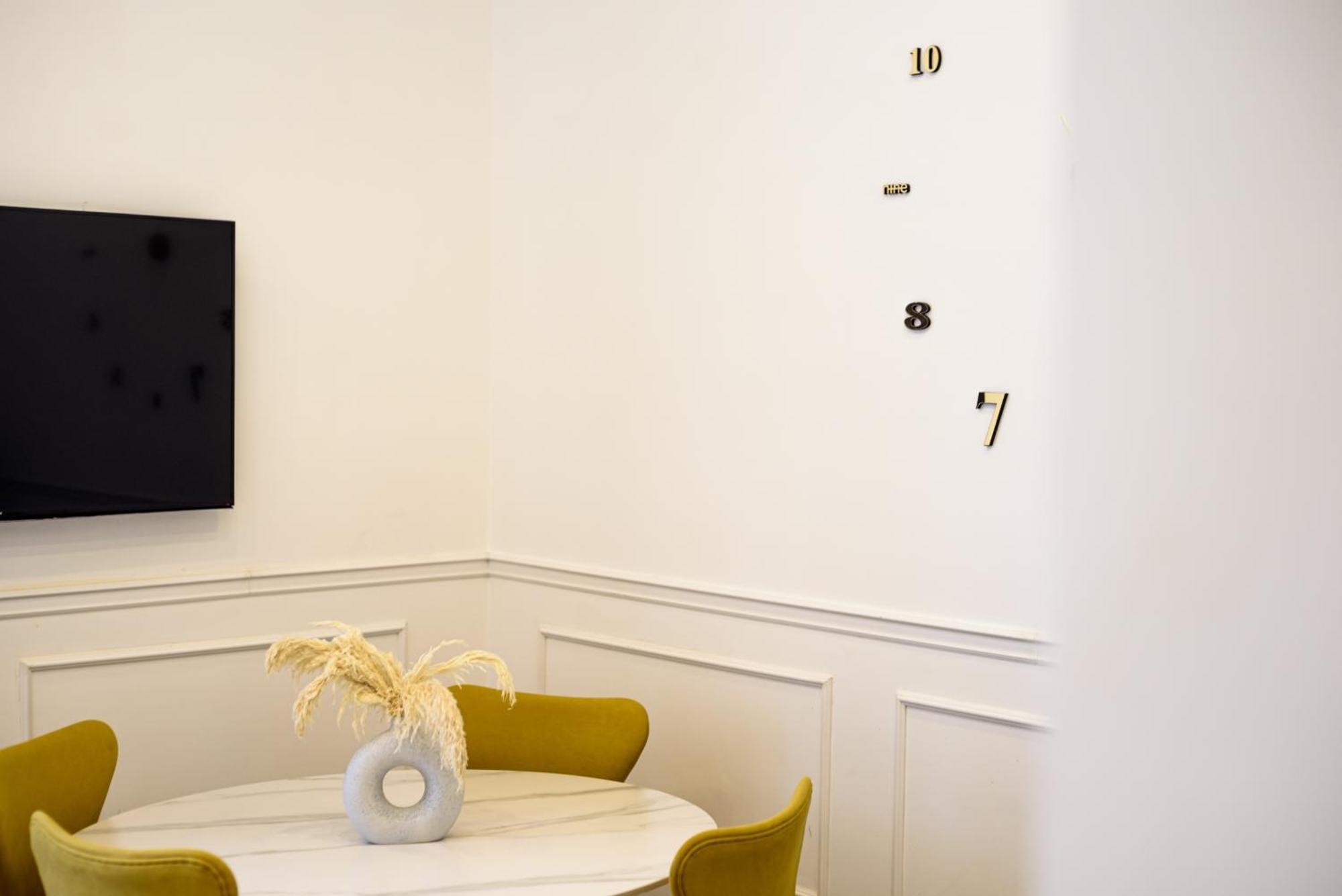 Luxury Apartment In Central City เนเปิลส์ ภายนอก รูปภาพ